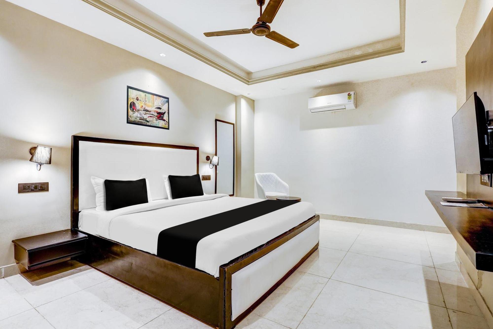 Отель Super Townhouse Oak Udyog Vihar Гургаон Экстерьер фото