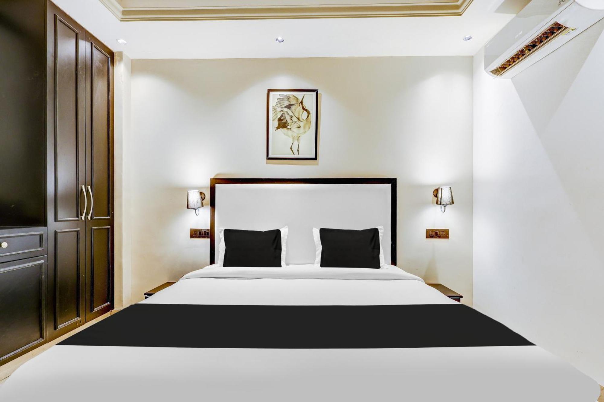 Отель Super Townhouse Oak Udyog Vihar Гургаон Экстерьер фото
