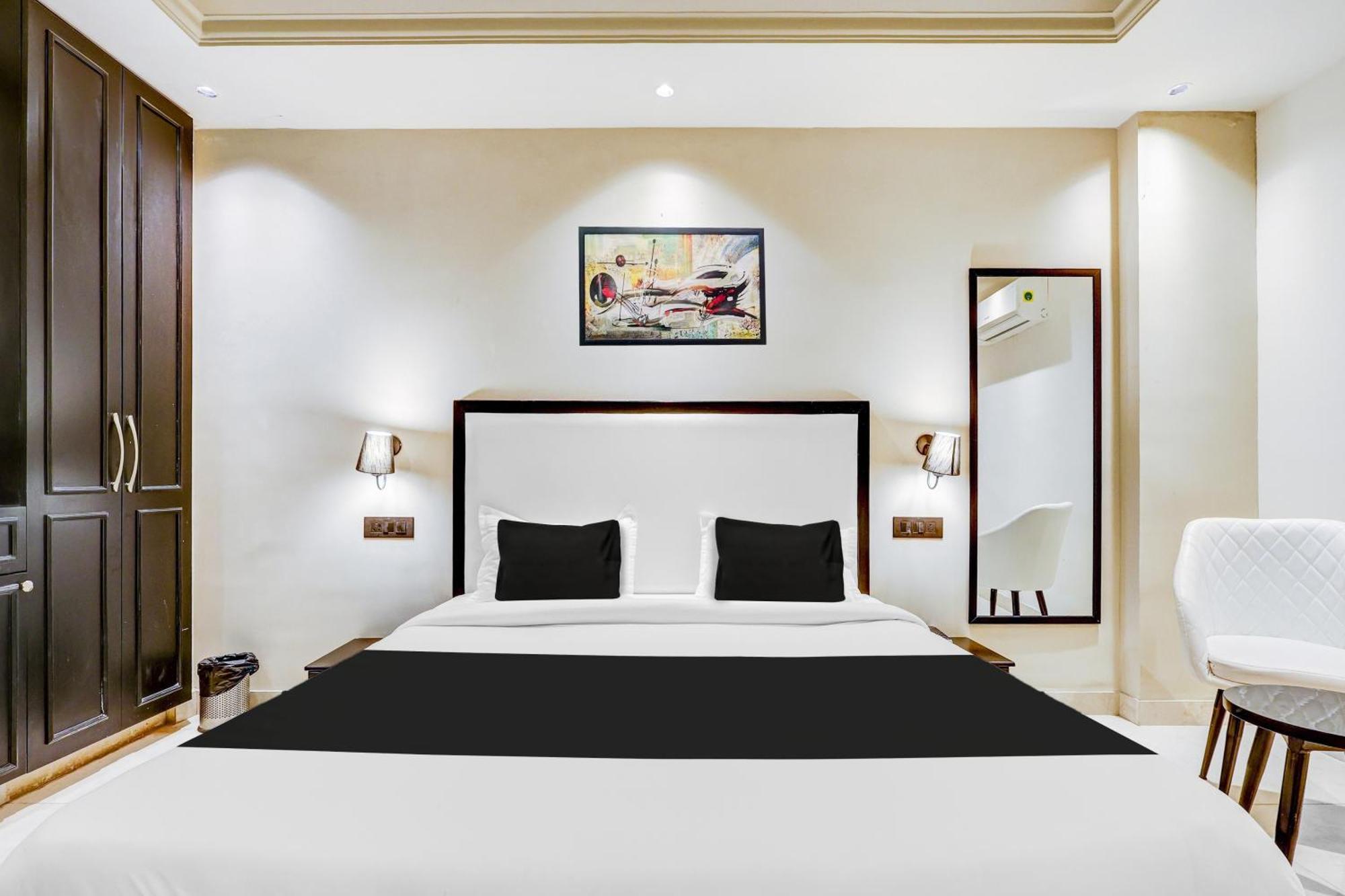 Отель Super Townhouse Oak Udyog Vihar Гургаон Экстерьер фото
