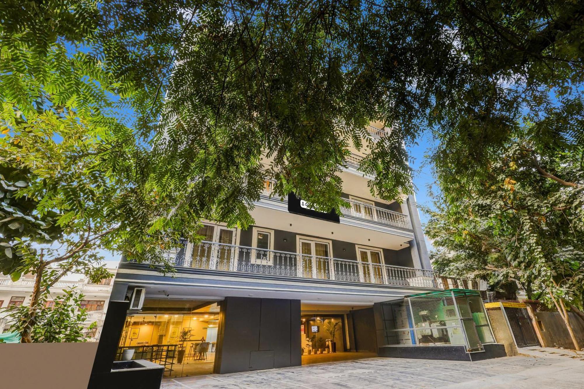 Отель Super Townhouse Oak Udyog Vihar Гургаон Экстерьер фото