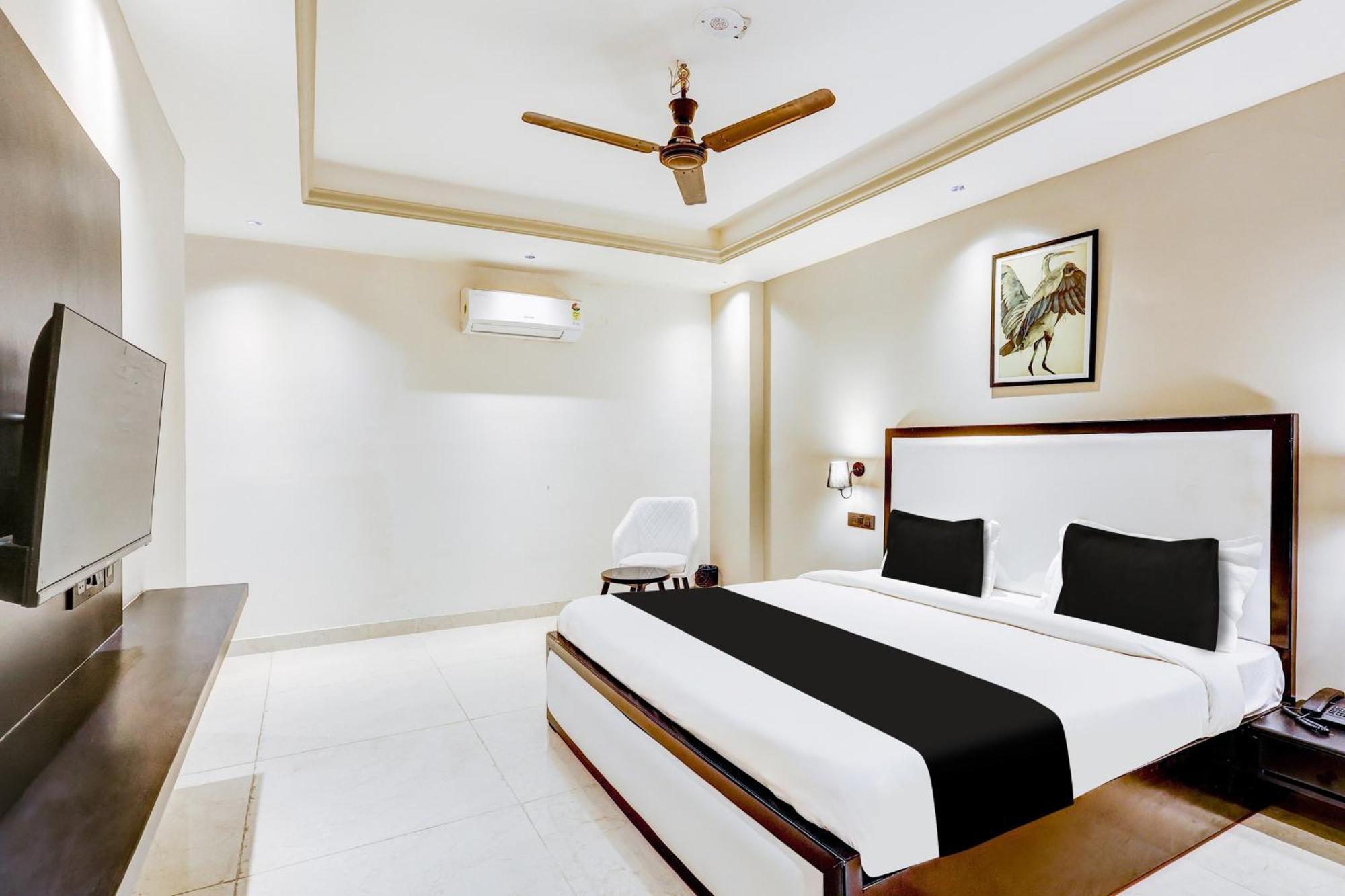 Отель Super Townhouse Oak Udyog Vihar Гургаон Экстерьер фото